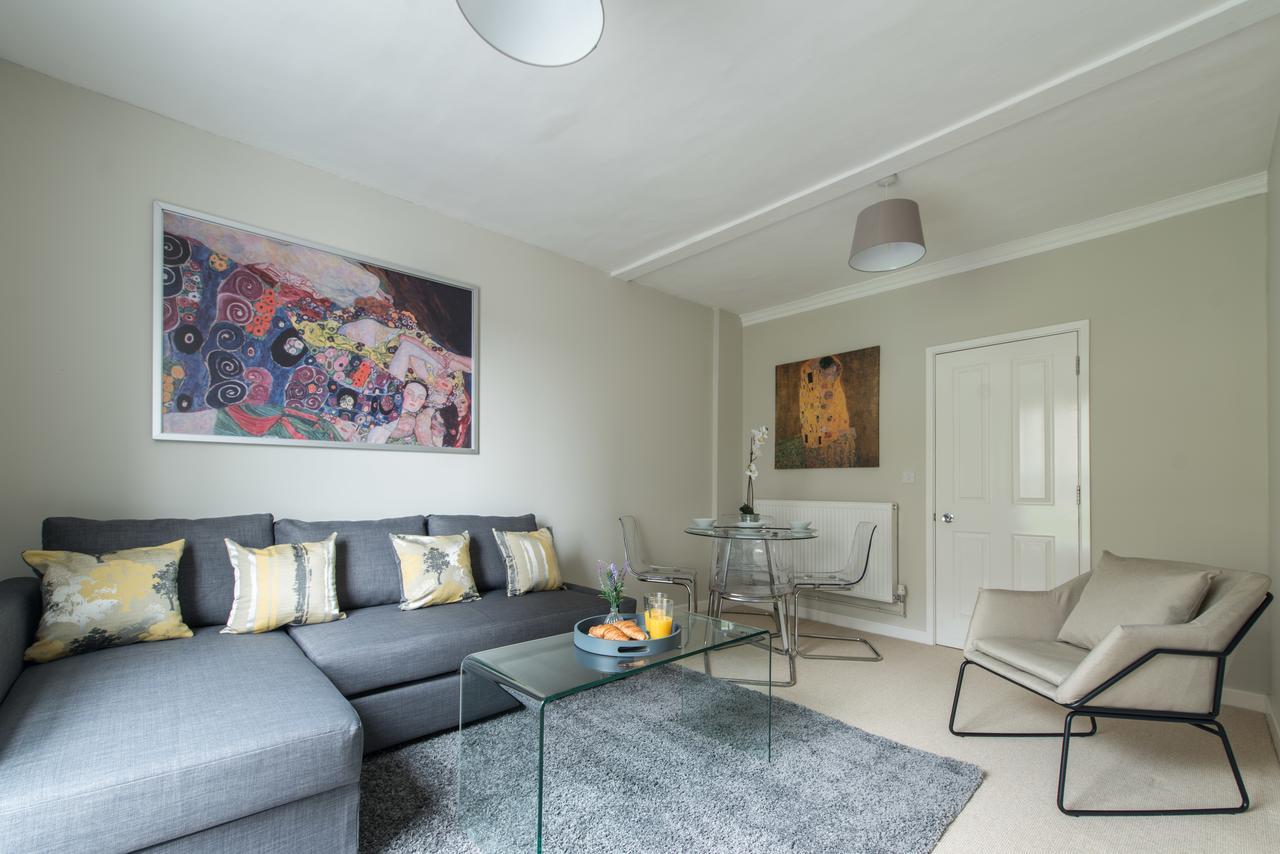 Central Windsor Apartment Facing The Castle Esterno foto
