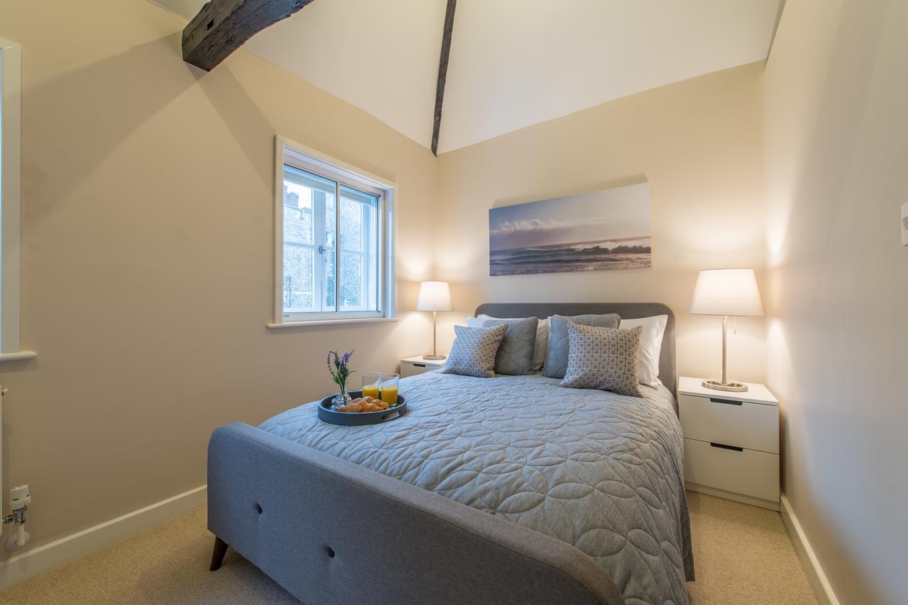 Central Windsor Apartment Facing The Castle Esterno foto